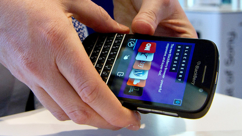 BlackBerry делает ставку на кнопочные смартфоны