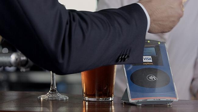 Рукава пиджака – кошелек XXI века