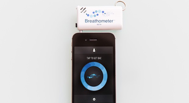 Смартфон и Breathometer подскажут, можно ли еще одну рюмочку