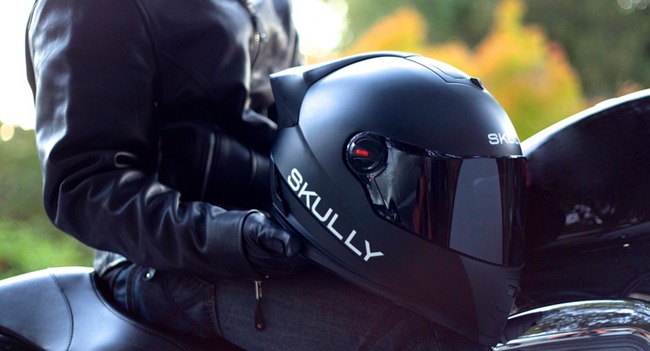 Мотоциклісти доповнили реальність віртуальністю в шоломі