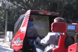 Ігровий автомат перетворився на транспортний засіб
