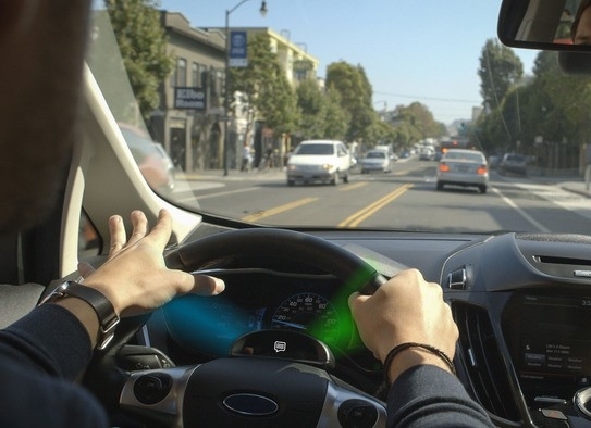 Пристрій Drive подружить мобільник з водінням