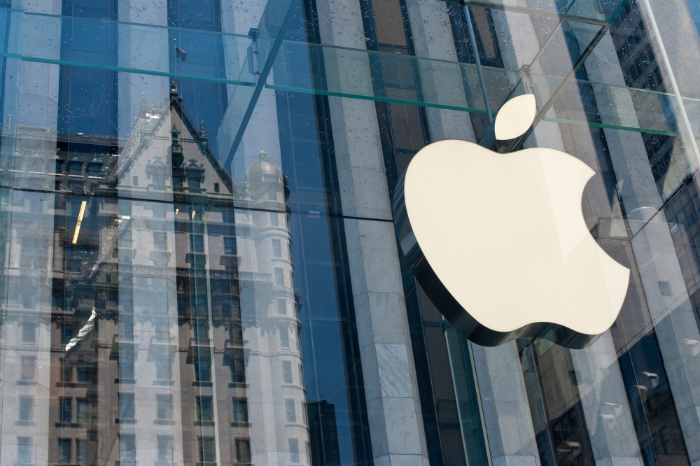 Apple заблокувала свій магазин App Store