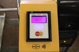 Проїзд в київському метро можна оплатити банківською карткою