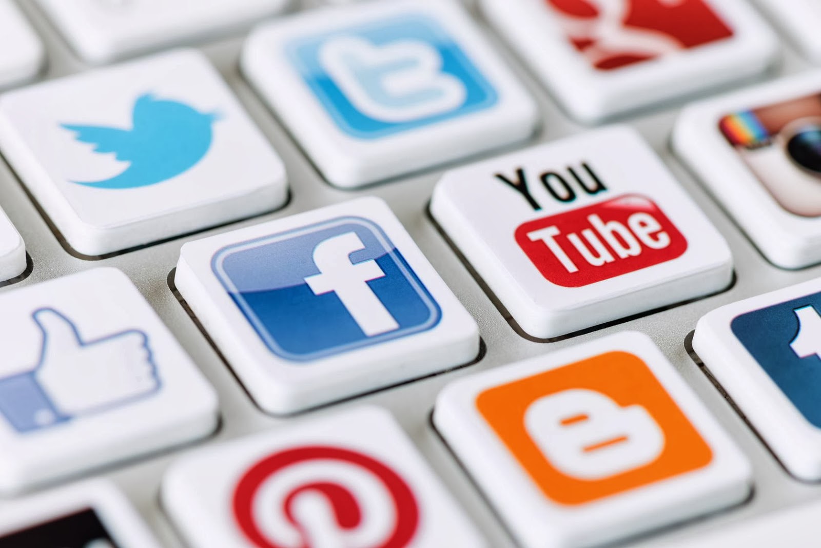 У США хочуть законом обмежити користування Facebook, Twitter та YouTube не більше 30 хвилин на день
