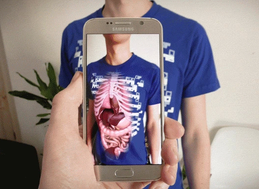 Смартфон і футболка зроблять анатомію цікавою