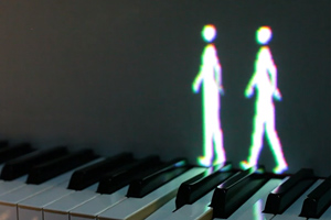 Голографічні чоловічки навчать грати на піаніно