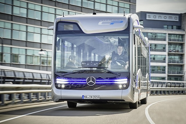 Mercedes-Benz демонструє самокерований автобус