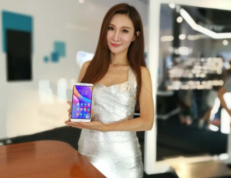 Huawei показала великий смартфон Honor Note 8