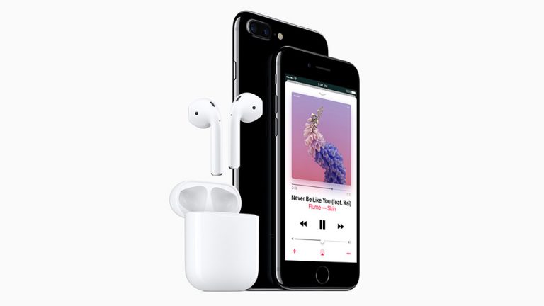 Apple «вбила» 3,5 мм: три способи слухати музику тепер