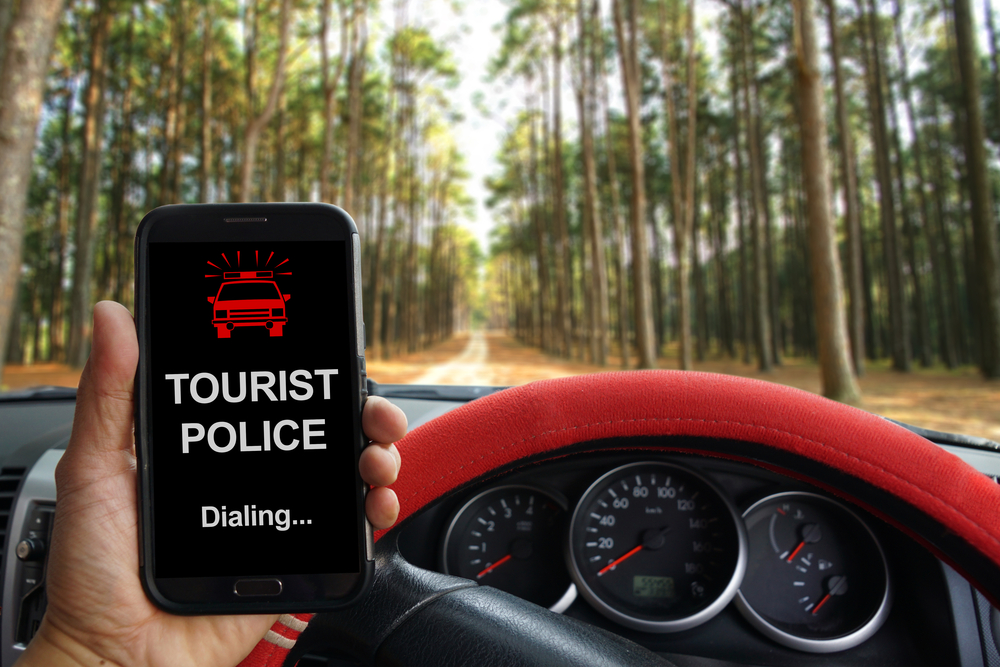 tourist-police-dialing