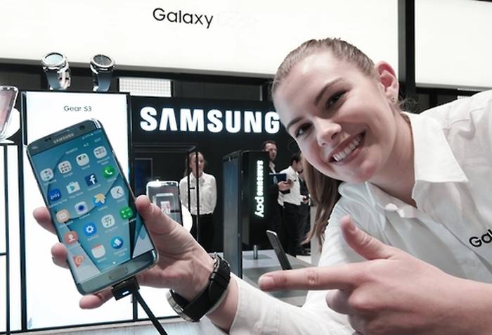 Samsung «штампует» смартфоны, но зарабатывает Apple