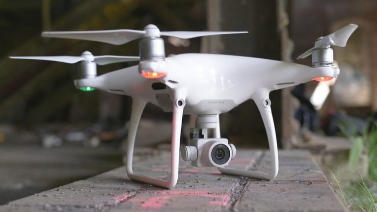 Крупнейший производитель дронов DJI угрожает заблокировать выпущенные им аппараты