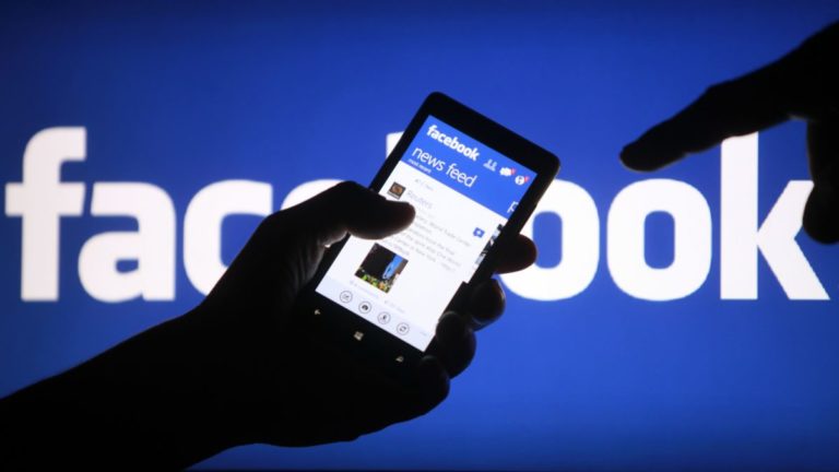 Facebook здатна знайти вашого друга по пилу на об’єктиві камери смартфона