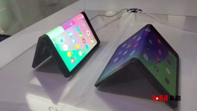 Lenovo показала планшет, который сгибается в смартфон