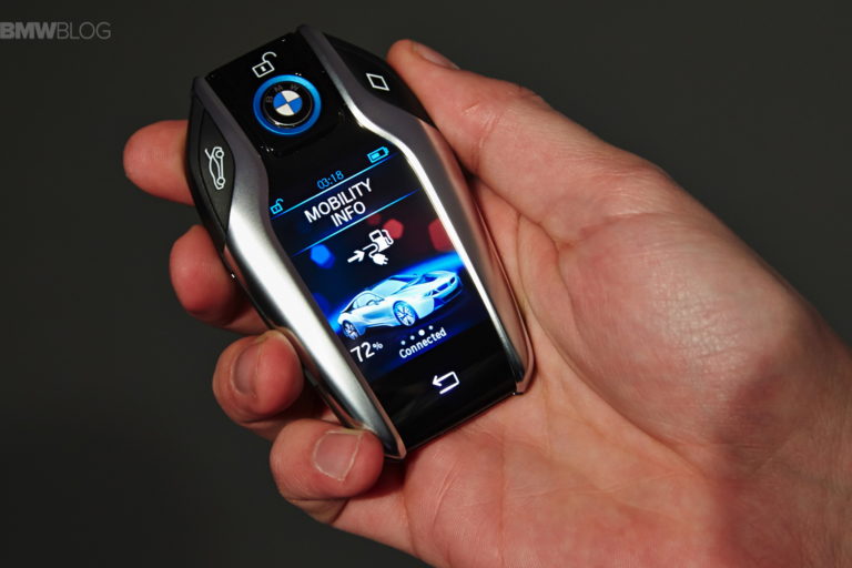 У BMW розглядають заміну ключів від авто на смартфонний додаток