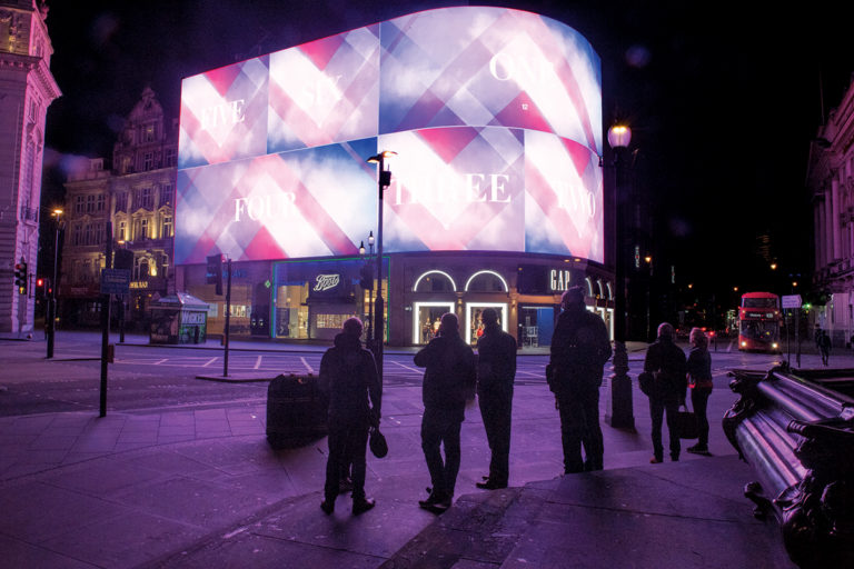 Гігантський екран у Лондоні показуватиме рекламу залежно від виробника, марки та кольору авто
