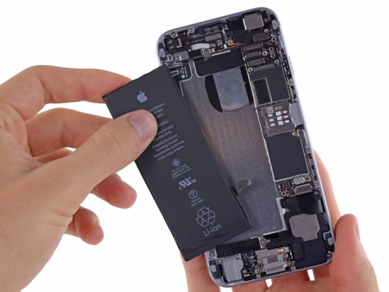 Apple не хоче, щоб батарею в iPhone можна було легко замінити