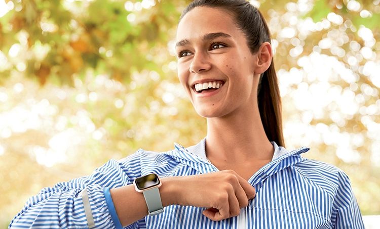 Официальный анонс смарт-часов Fitbit Versa: датчик сердечного ритма, NFC и защищенный корпус