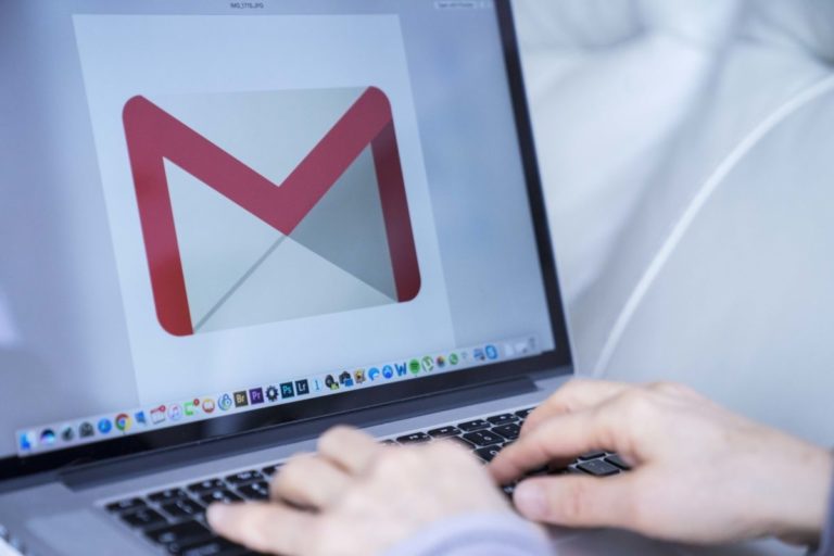 Як відновити видалені контакти Gmail