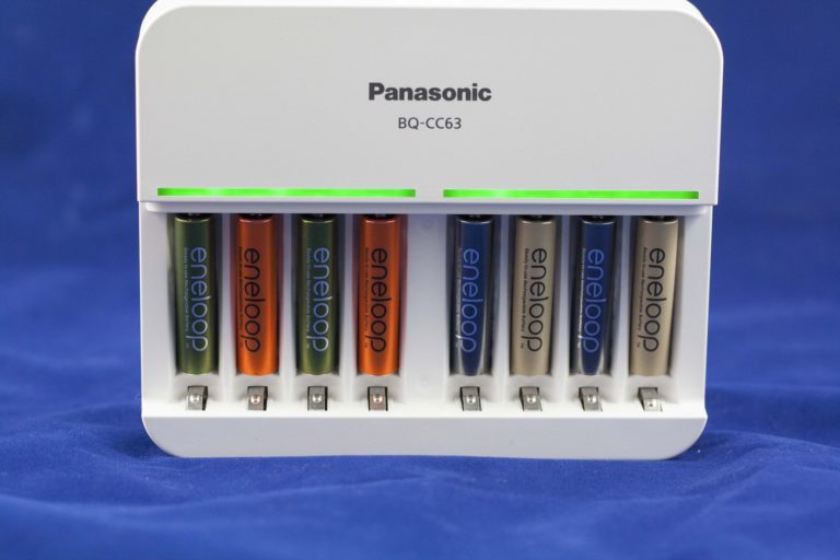 Огляд зарядного пристрою Panasonic BQ-CC63