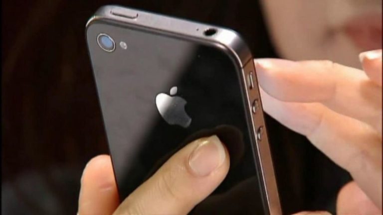 Директор Apple публично признал, что цена на iPhone завышена – компания снижает стоимость