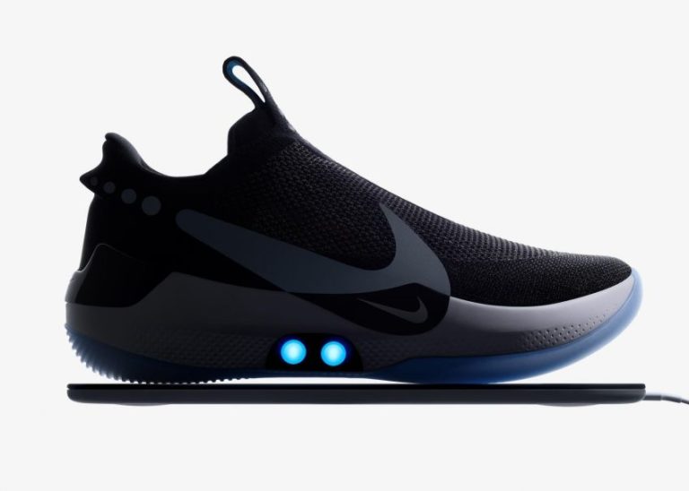 Nike выпустила кроссовки с автоматической шнуровкой