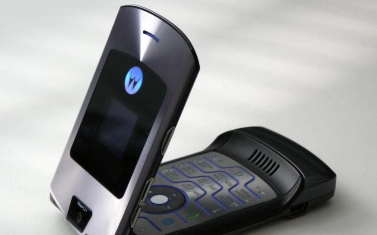 Motorola підтвердила гнучкий смартфон, який нагадуватиме розкладачку Razr