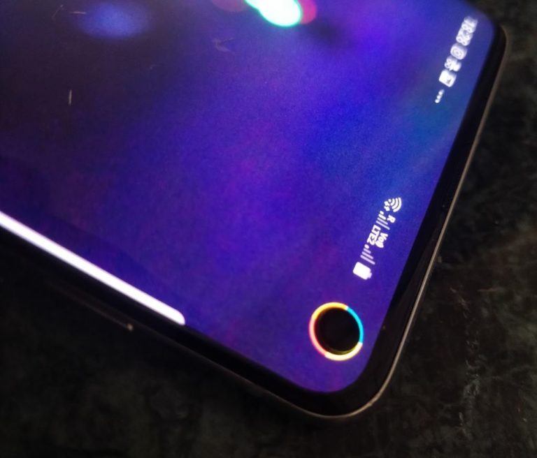 Як на Samsung Galaxy S10 перетворити фронтальну камеру на індикатор батареї