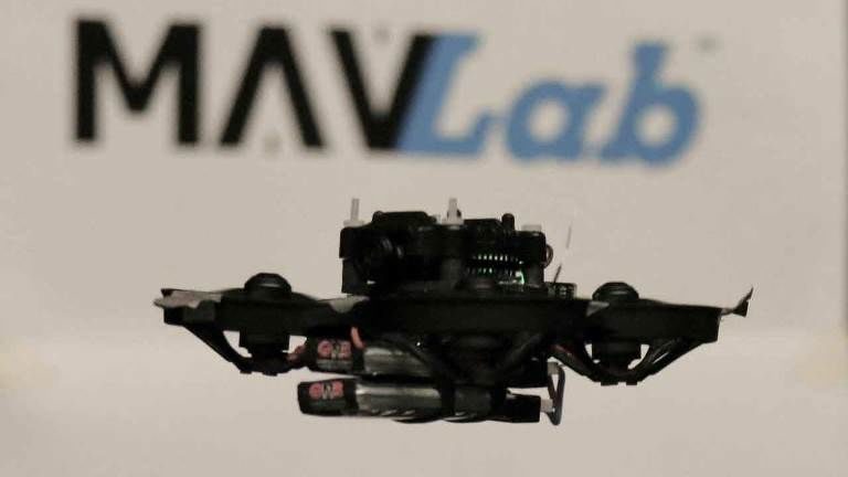 Політ найменшого безпілотного дрона вагою в 72 грами