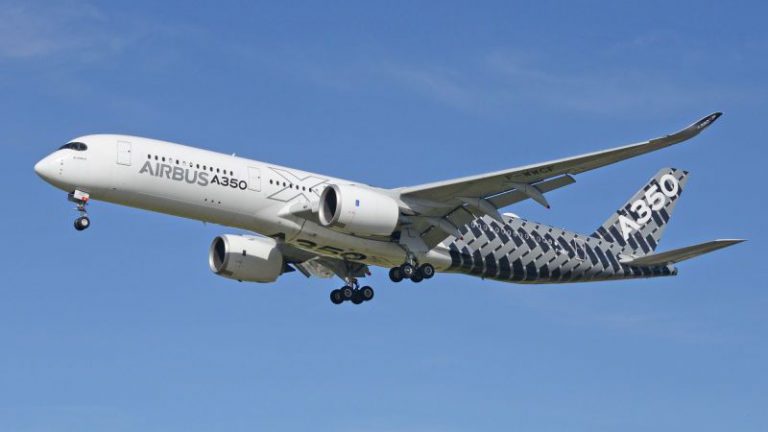 Чому пасажирський літак Airbus A350 потрібно перезавантажувати кожні 149 годин