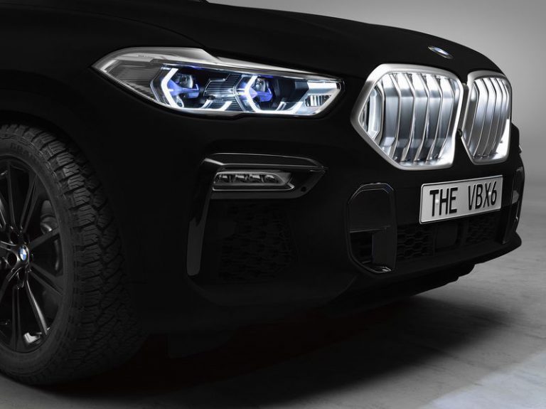 BMW использовала нанотрубки, создав самую черную из черных BMW: краска поглощает 99,965% света