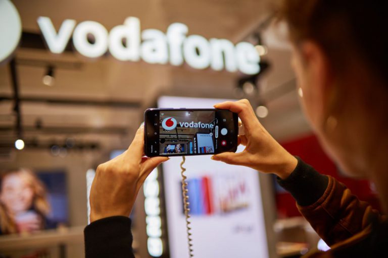 Vodafone открывает магазин в Главпочтамте