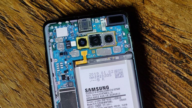 Samsung збільшує ємність батареї, на 57% зменшивши її упаковку