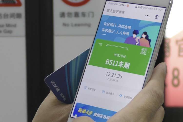 Поствирусная жизнь: в Китае ввели «код здоровья» на смартфонах