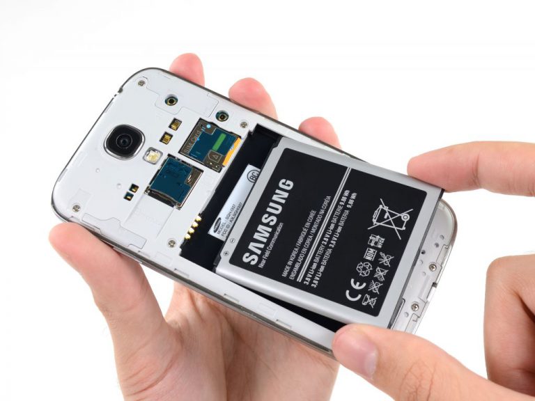 Некоторые смартфоны Samsung могут снова получить съемную батарею