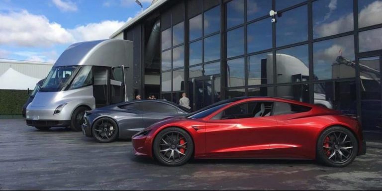 Ілон Маск запропонував оснастити електромобіль Tesla Roadster реактивним двигуном