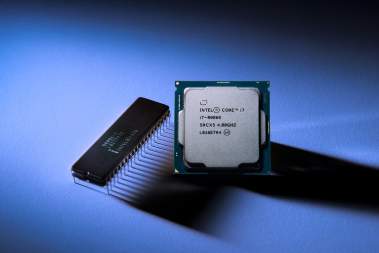 Процесори Intel x86 не були найкращими. Але як вони стали стандартом у всіх комп’ютерах і ноутбуках?