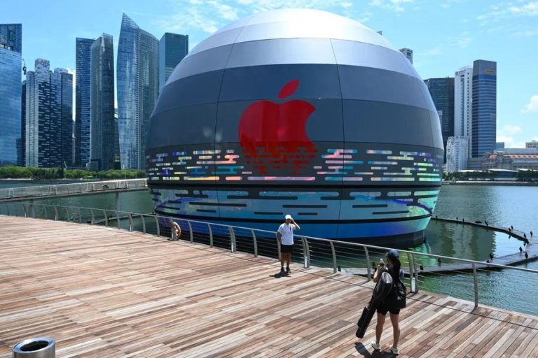 Apple готує магазин на воді