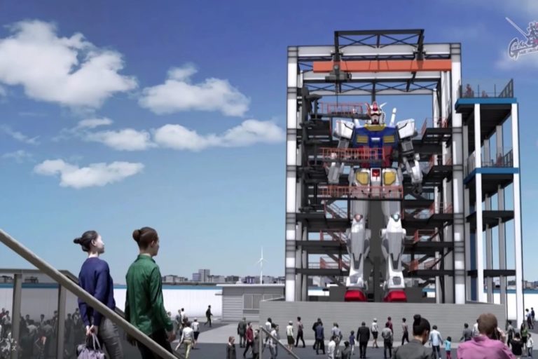 Gundam, самый высокий робот мира (18 метров), сделал первые шаги