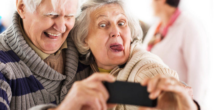Как упростить использование iPhone старшему поколению