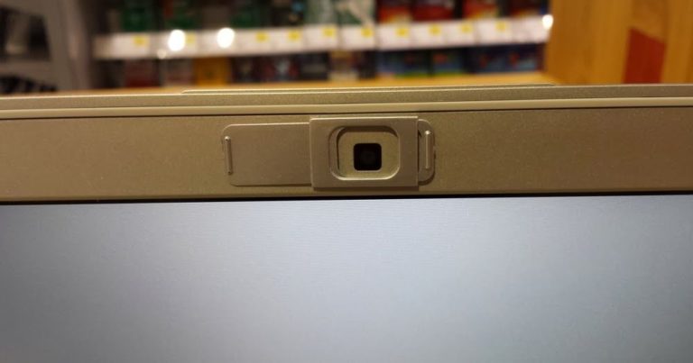 Samsung хоче зробити веб-камеру в ноутбуках невидимою