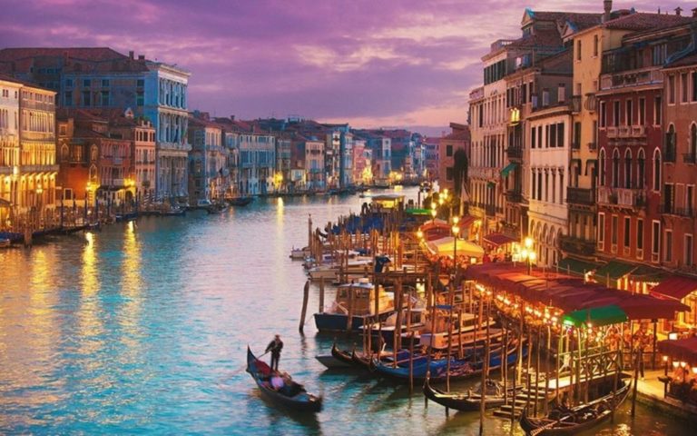 Венеция начала следить за каждым шагом 30 млн туристов