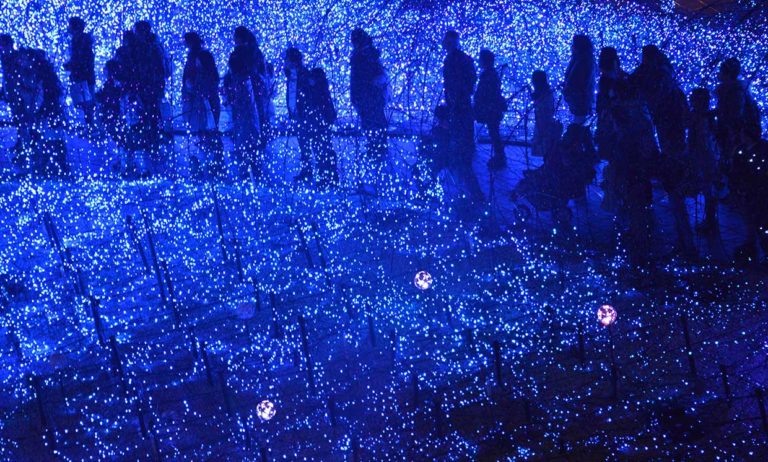 Как синий светодиод осветил наши экраны белым: история изобретения Исаму Акасаки