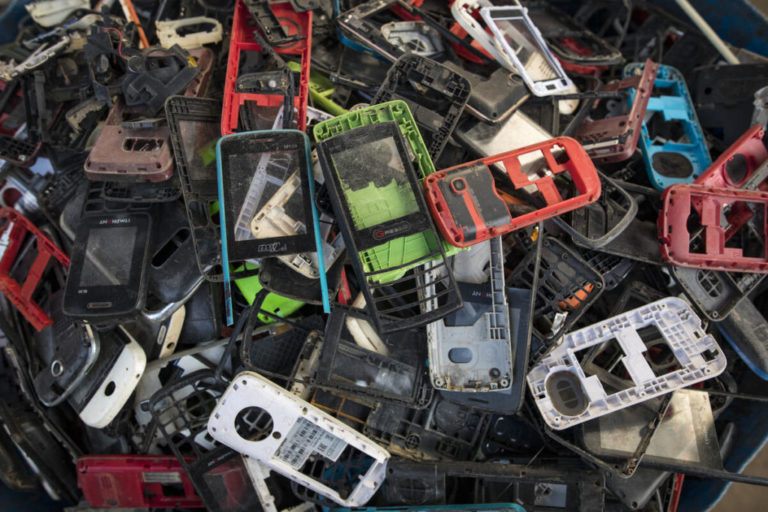 Смартфони Samsung будуть вироблятися із викинутих телефонів