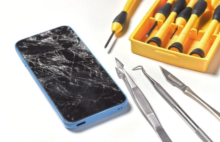 Apple дозволила ремонтувати розбиті екрани iPhone 13
