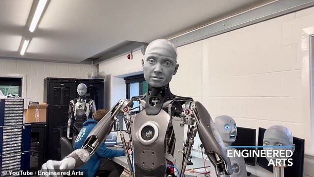 Как будто живой: робот Ameca удивляет человеческими эмоциями