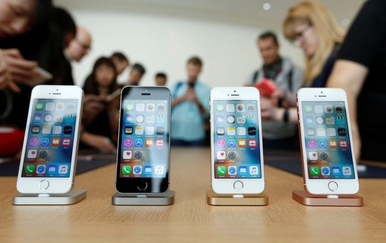Война в Украине заставляет Apple сократить производство iPhone и AirPods — Nikkei