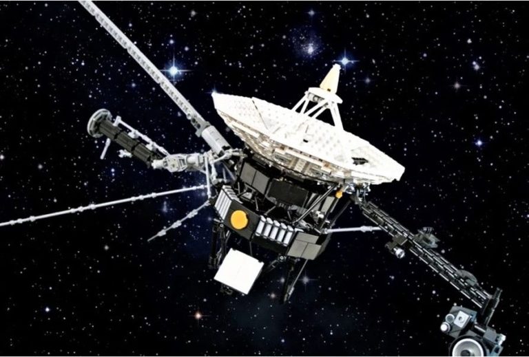 Самые старые космические зонды человечества умирают: лучшие снимки Voyager за 45 лет