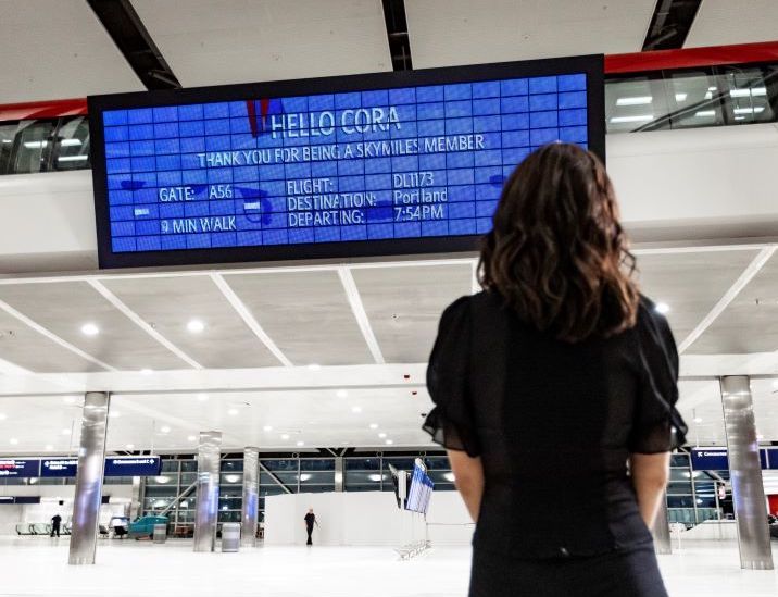 В аеропорту інформтабло впізнає пасажира і покаже йому дані про рейс персонально